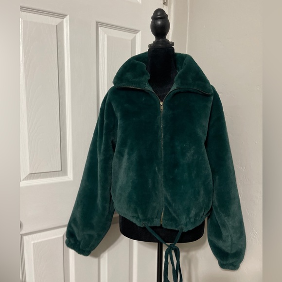 Victorias Secret Know One Cares Faux Fur Cropped Coat Jacket S - Picture 3 of 7